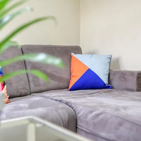 Charming 2br W/access To Pool In By 360 Estates Apartment