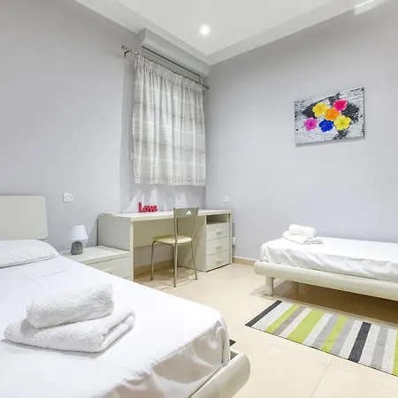 Marsaskala Escape With Pool, Beaches & Local Charm アパート マルサスカーラ