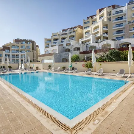 Marsaskala Escape With Pool, Beaches & Local Charm アパート *