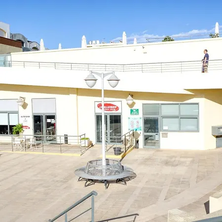 アパート Marsaskala Escape With Pool, Beaches & Local Charm マルサスカーラ