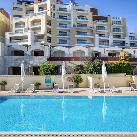 Marsaskala Escape With Pool, Beaches & Local Charm アパート マルサスカーラ