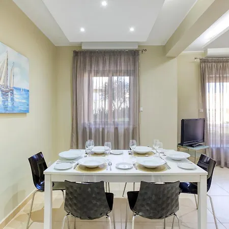 Marsaskala Escape With Pool, Beaches & Local Charm アパート *