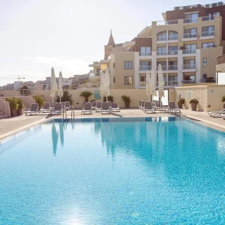 Escape With Pool, Beaches & Local Charm