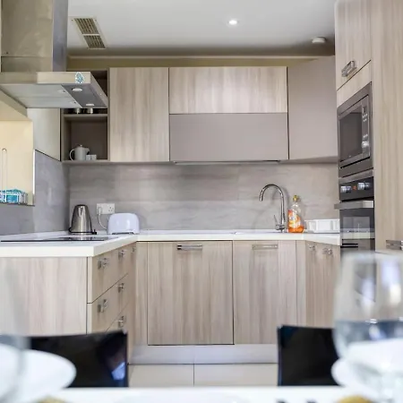 Escape With Pool, Beaches & Local Charm Appartamento Marsaskala